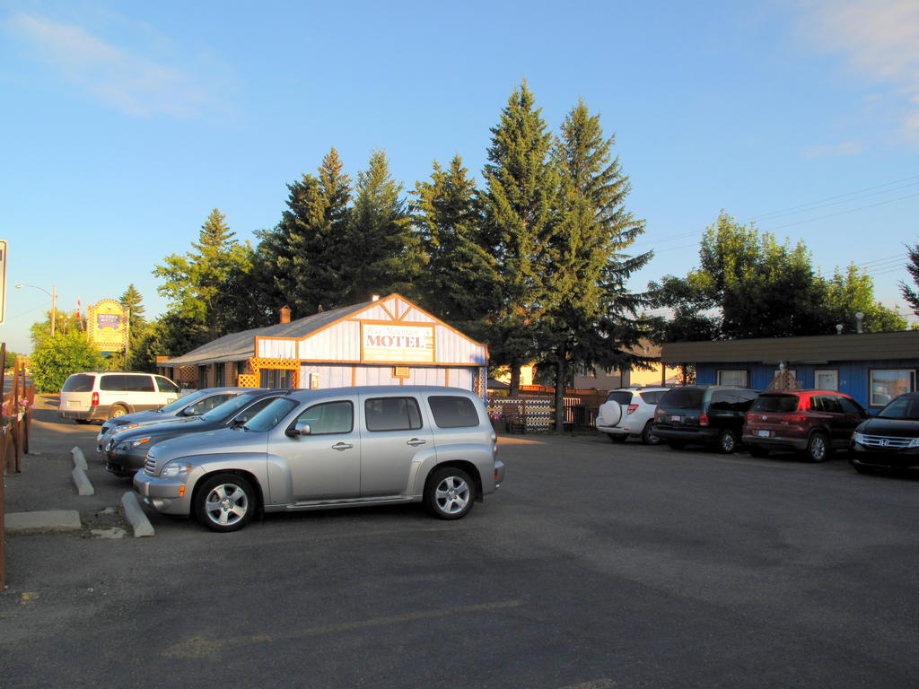 Blue Mountain Motel Pincher Creek Esterno foto